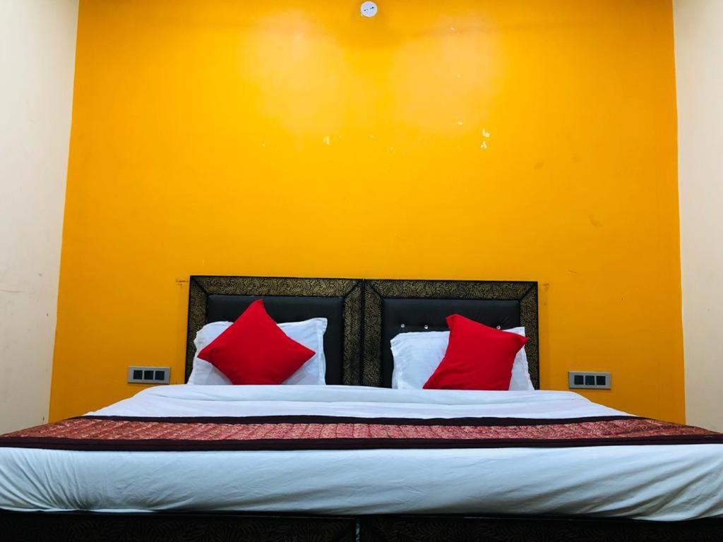 Hotel Tip Top -- Lpu Law Gate -- Family, Students, Couples Фагвара Экстерьер фото