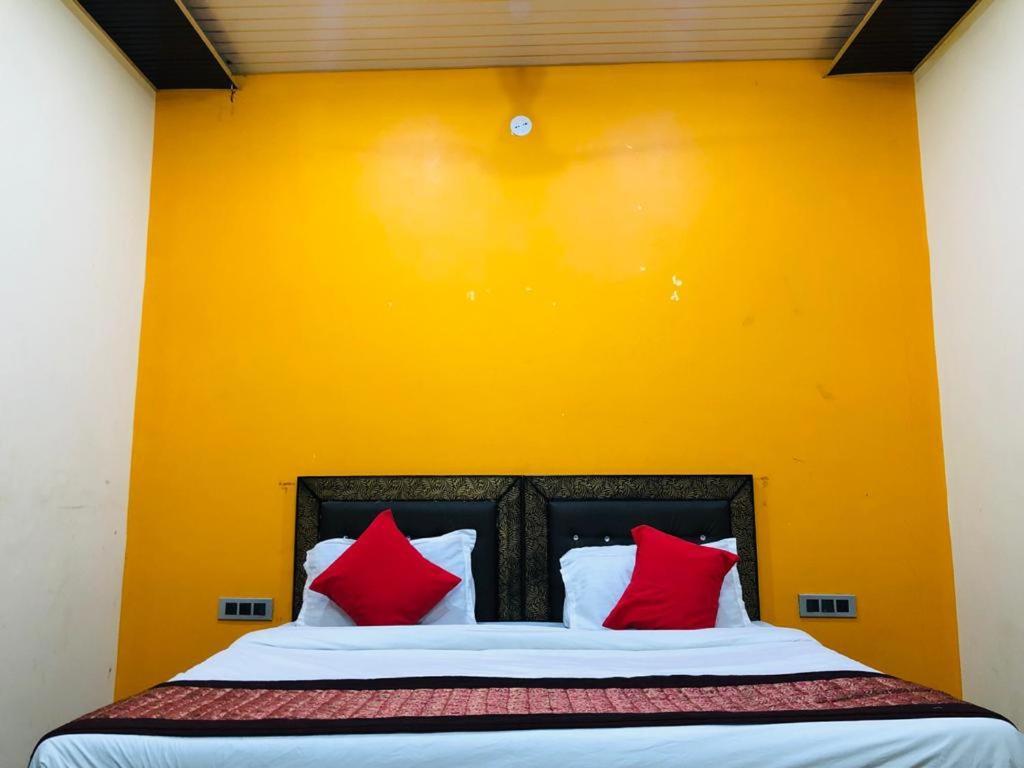 Hotel Tip Top -- Lpu Law Gate -- Family, Students, Couples Фагвара Экстерьер фото