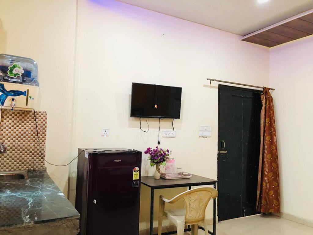Hotel Tip Top -- Lpu Law Gate -- Family, Students, Couples Фагвара Экстерьер фото