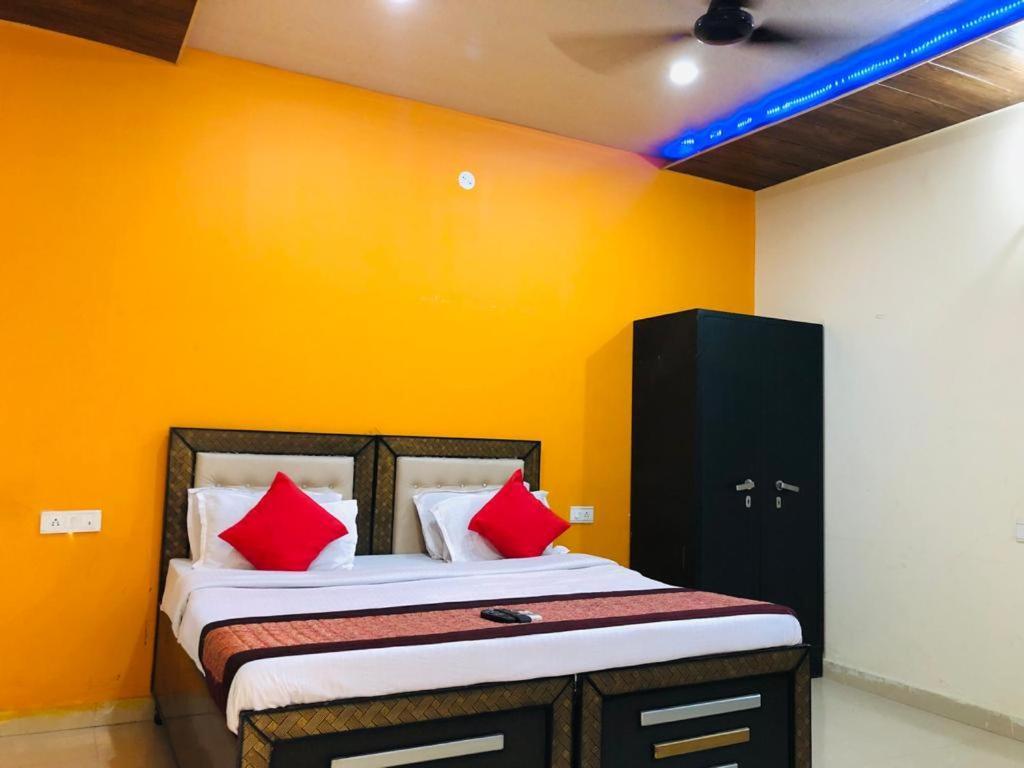 Hotel Tip Top -- Lpu Law Gate -- Family, Students, Couples Фагвара Экстерьер фото